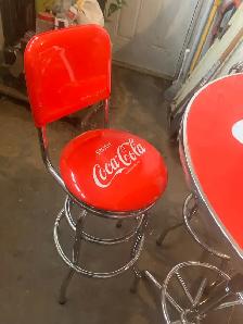 coca-Cola table and stools - Photo 2