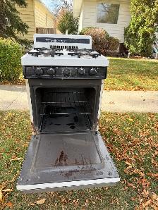 Signature 2000 Gas Stove - Photo 2