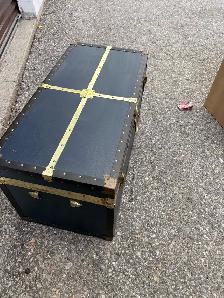 Free delivery used Vintage Style Decorative Storage Trunk