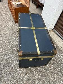 Free delivery used Vintage Style Decorative Storage Trunk - Photo 2