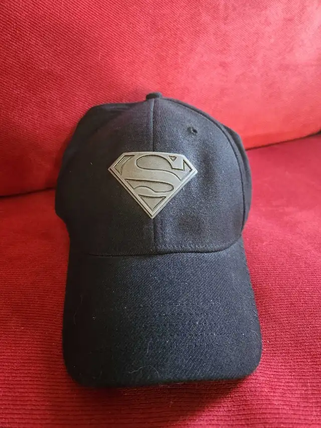 MEN'S S/M SUPERMAN BLACK CAP BOWMANVILLE