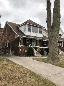 2 bedrooms 1 bathroom apartment upper unit