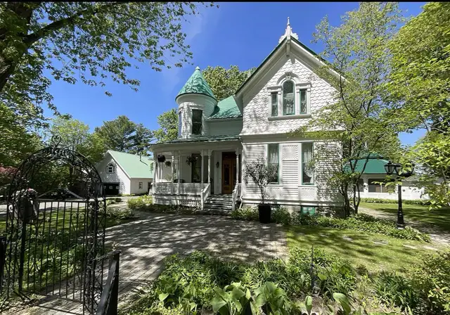 MAGNIFIQUE MAISON VICTORIENNE ANCESTRALE AU BORD DE L’EAU