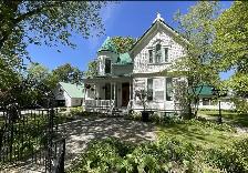 MAGNIFIQUE MAISON VICTORIENNE ANCESTRALE AU BORD DE L’EAU