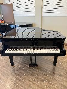 Almost Brand New Yamaha Baby Grand Piano GC1 - Photo 4
