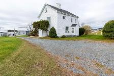Entire 4 BR, 2Bath Lunenburg Farmhouse for Rent - Photo 22