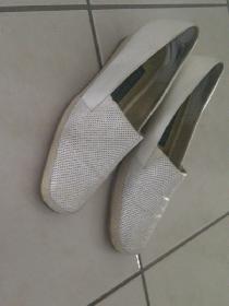 SOULIERS CUIR BLANC EASY SPIRIT GR 7AA FEM TALONS 1.5HAU: $10.00