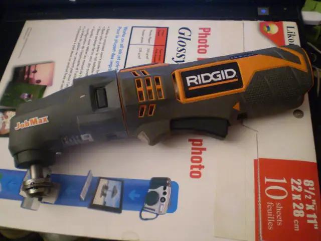 RIDGID R8223404 HEAD & R8223500 12 V BODY NO BATTERY$50