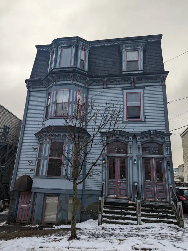 144 Leinster St - 2BR Uptown, Bright, Spacious, Regal, Heated!