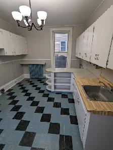 144 Leinster St - 2BR Uptown, Bright, Spacious, Regal, Heated! - Photo 9