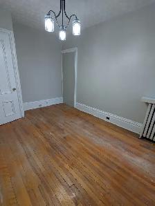 144 Leinster St - 2BR Uptown, Bright, Spacious, Regal, Heated! - Photo 15