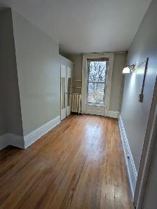 144 Leinster St - 2BR Uptown, Bright, Spacious, Regal, Heated! - Photo 17