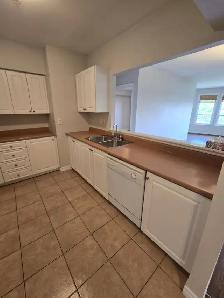 Modern 2BR   Den w/ In-Suite Laundry - Heat/Water/PK Inc - Photo 7