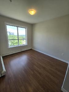 Modern 2BR   Den w/ In-Suite Laundry - Heat/Water/PK Inc - Photo 9