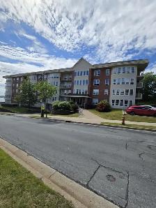 Modern 2BR   Den w/ In-Suite Laundry - Heat/Water/PK Inc - Photo 11