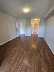 Modern 2BR   Den w/ In-Suite Laundry - Heat/Water/PK Inc - Photo 13