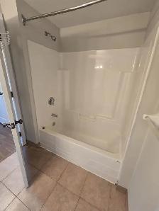 Modern 2BR   Den w/ In-Suite Laundry - Heat/Water/PK Inc - Photo 14