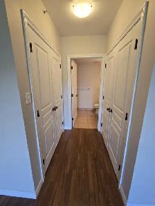 Modern 2BR   Den w/ In-Suite Laundry - Heat/Water/PK Inc - Photo 17