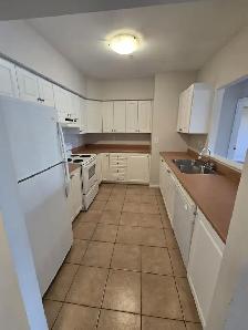 Modern 2BR   Den w/ In-Suite Laundry - Heat/Water/PK Inc - Photo 19