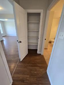 Modern 2BR   Den w/ In-Suite Laundry - Heat/Water/PK Inc - Photo 20