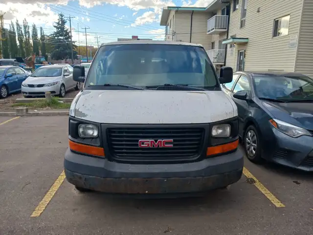 White 2009 GMC Savanna Van