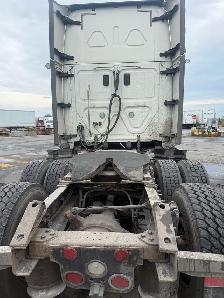 Semi truck - Photo 4