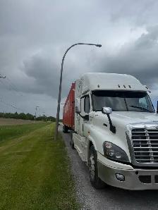 Semi truck - Photo 5