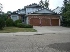 Large basement suit in south triple car garage house for rent