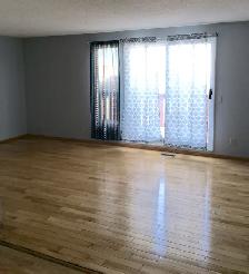 Main Level House with 3 Bedrooms in Beddington - Photo 3