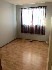Main Level House with 3 Bedrooms in Beddington - Photo 6