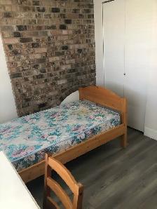 $720 Central Vancouver Private Furnished Room - Photo 2