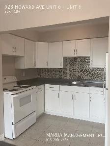 Spacious 2 Bedroom Apartment on Howard! - Photo 3