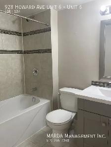 Spacious 2 Bedroom Apartment on Howard! - Photo 10
