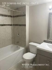 Spacious 2 Bedroom Apartment on Howard! - Photo 12