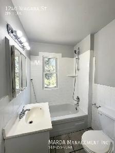 COZY 2 BED/1 BATH UPPER UNIT PLUS HYDRO & FREE INTERNET! - Photo 19