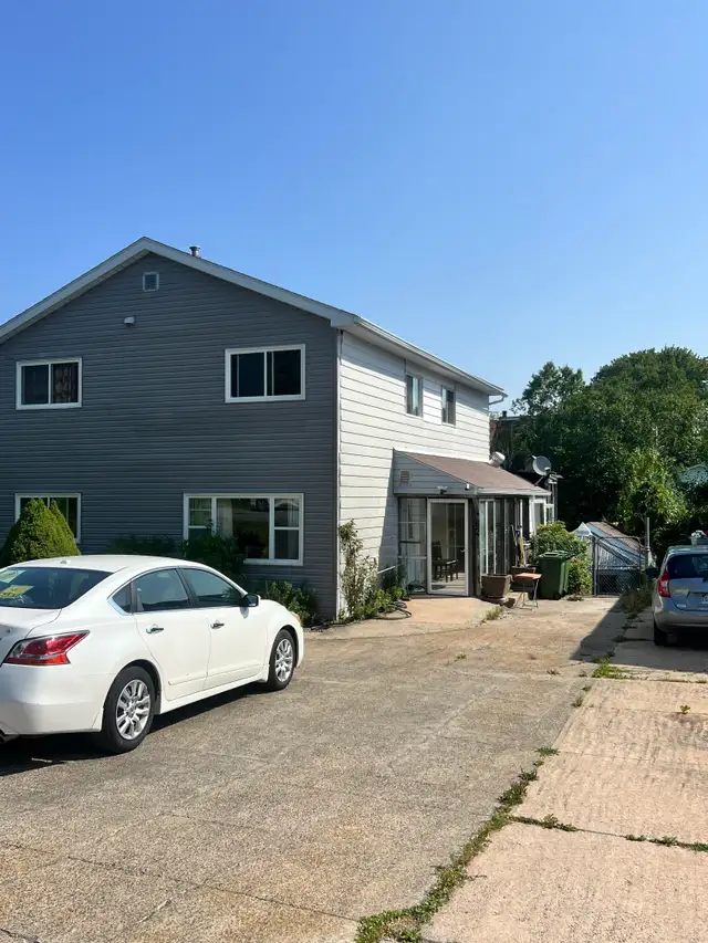 2 UNITS AVAILABLE - 3 BR 1.5 BATHROOM DUPLEX CLOSE TO AMENITIES