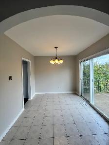 2 UNITS AVAILABLE - 3 BR 1.5 BATHROOM DUPLEX CLOSE TO AMENITIES - Photo 4