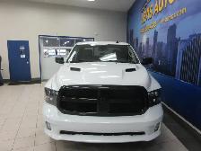 RAM 1500 CLASSIC 2021 EXPRESS NIGHT EDITION V-8 5.7 HEMI 4X4 JAM - Photo 4