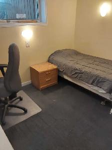 Brock bus#316 2 min/walk $550Jan-Apr or longer Quiet Non smoker - Photo 4