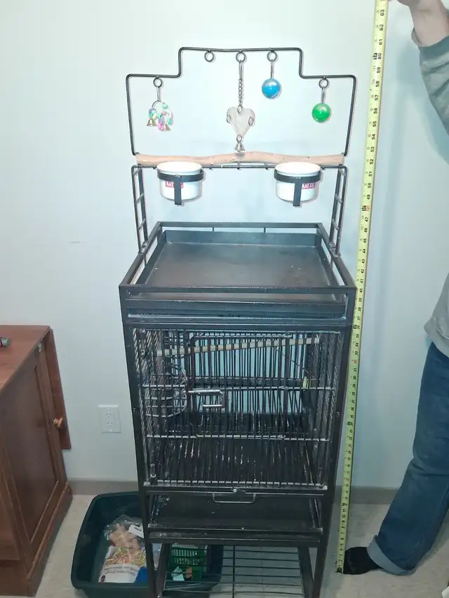 Free Standing Bird Cage with Wheels and Shelf