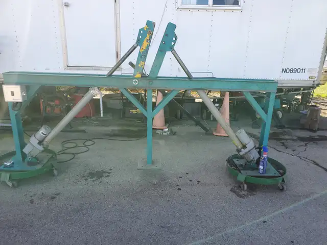TWO LINEAR ACTUATORS 2000 LBS EACH ON STEEL FRAME