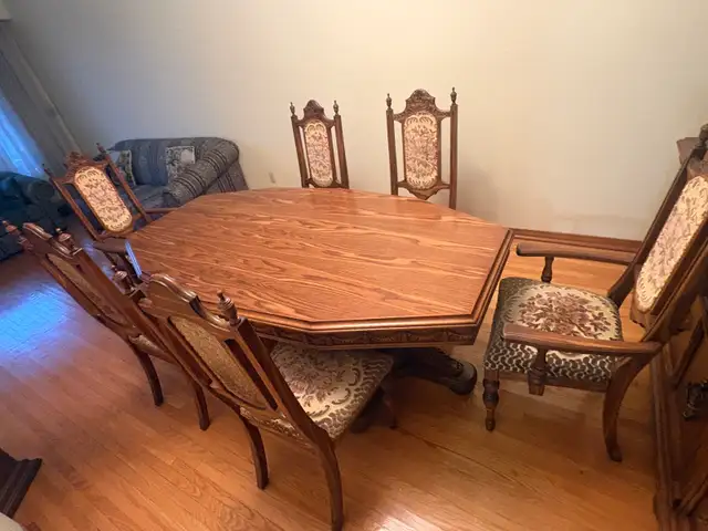 Free delivery used Vintage Octagonal Dining Set