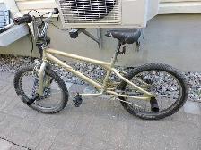 Vélo BMX avec guidon 360 degrés et Pegs. - Photo 4