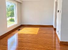 3 Bed Main Floor for Rent Victoria Park & 401 Nov 1 - Photo 3