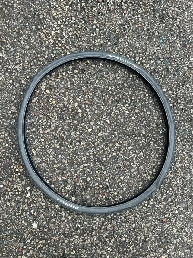 700 x 32c Kenda Tire