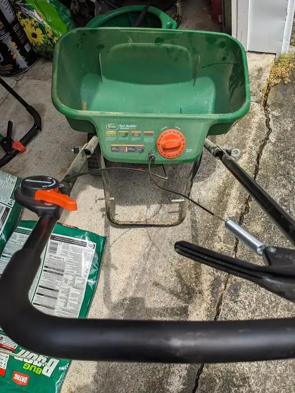 SCOTT STD BROADCAST SPREADER (VGC)
