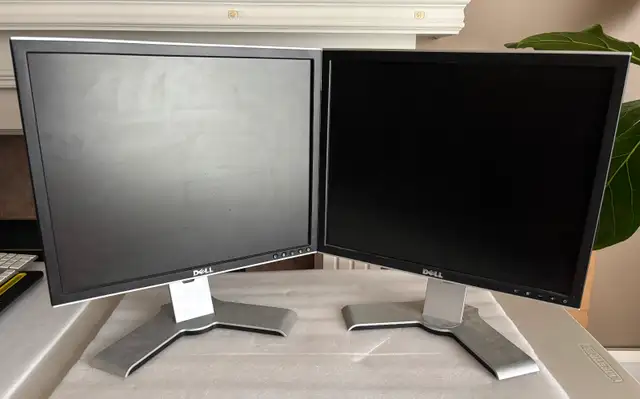 Dell 19' UltraSharp LCD Monitors Adjustable Stand Tested Working