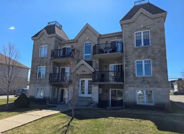 Superbe condo 4 ½ à Saint-Eustache – Décor impeccable (950 pi²)