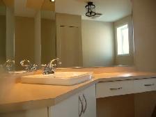 Superbe condo 4 ½ à Saint-Eustache – Décor impeccable (950 pi²) - Photo 2