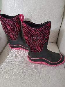 Youth girl Witer Waterproof Muck boot Size 6